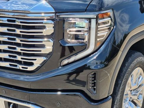 Used 2024 GMC Sierra 1500 Denali w/ Technology Package AWD/4WD image 9