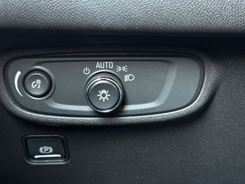 Used 2022 GMC Terrain SLE image 42