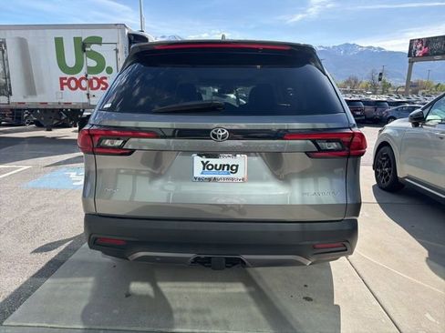Used 2025 Toyota Grand Highlander AWD image 6