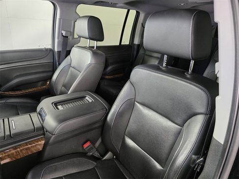 Used 2019 Chevrolet Suburban Premier image 10