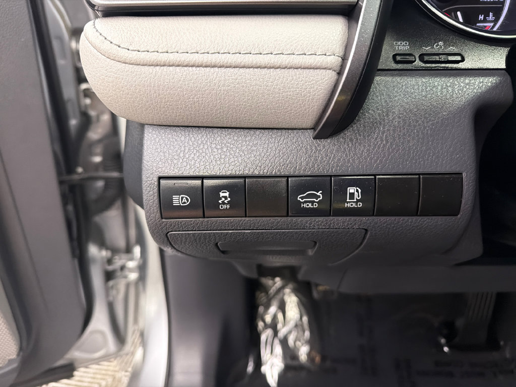 Used 2019 Toyota Camry LE FWD image 30