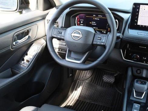Certified 2025 Nissan Rogue SL AWD/4WD image 24