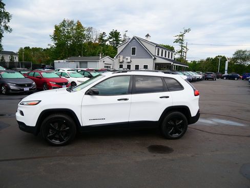 Used 2017 Jeep Cherokee Sport AWD/4WD image 8