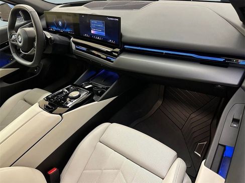 Used 2024 BMW 530i xDrive w/ Premium Package image 6