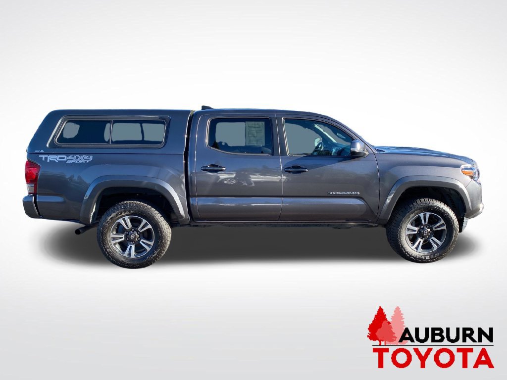 Used 2017 Toyota Tacoma TRD Sport w/ Tow Package AWD/4WD image 4
