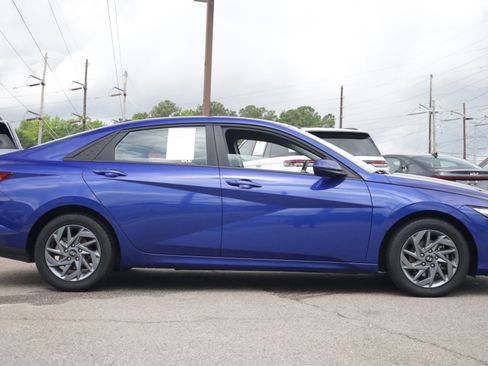 Used 2024 Hyundai Elantra SEL FWD image 6
