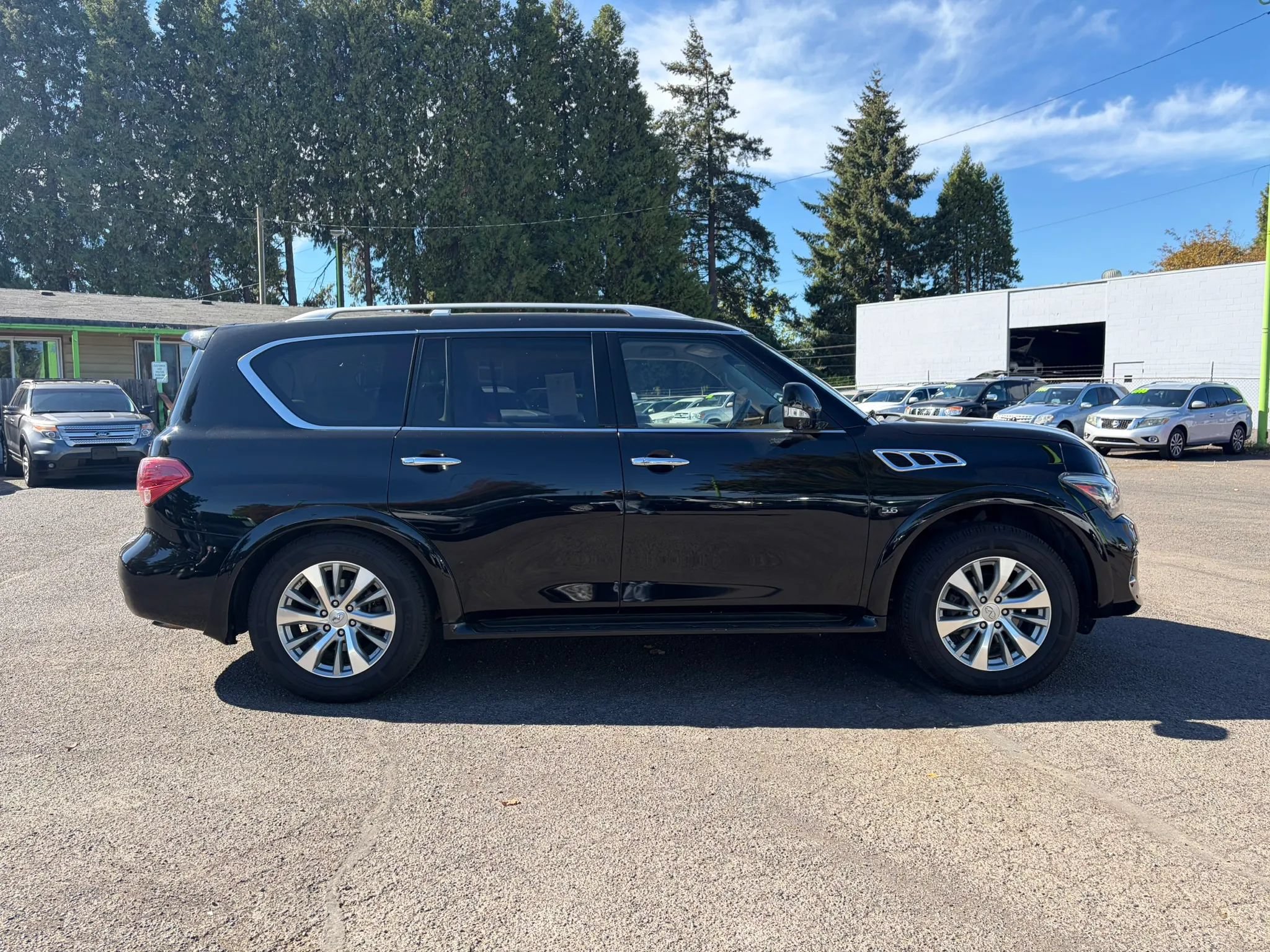 Used 2015 INFINITI QX80 4WD w/ 22" Wheel Package image 8