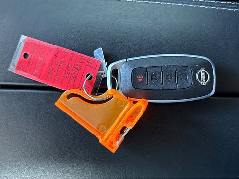 Used 2023 Nissan Rogue SV image 34