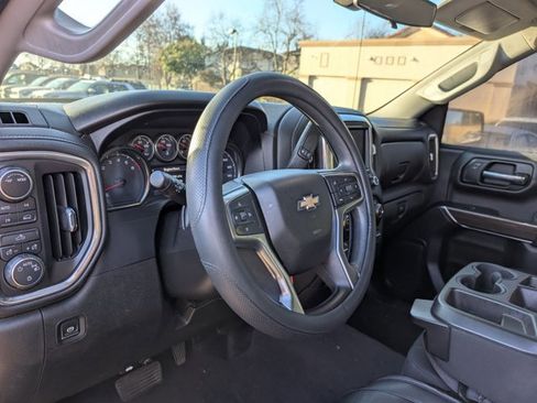 Used 2020 Chevrolet Silverado 1500 LT w/ Trailering Package image 9