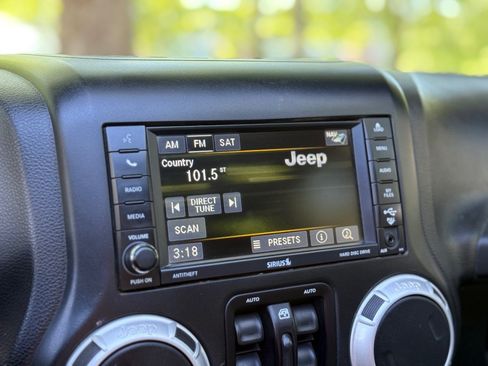 Used 2016 Jeep Wrangler Unlimited Rubicon AWD/4WD image 27