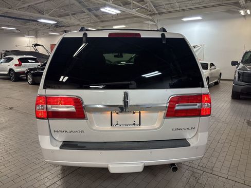 Used 2010 Lincoln Navigator L Base image 8