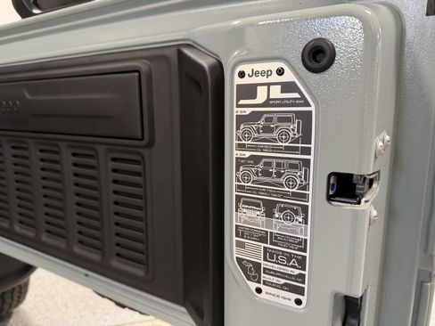 Used 2024 Jeep Wrangler Sport S image 31