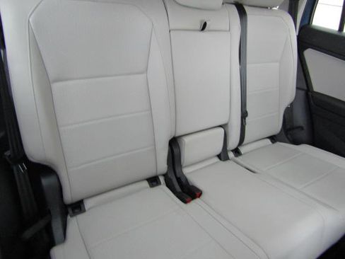Used 2019 Volkswagen Tiguan SE image 7