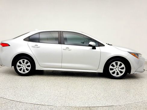 Used 2023 Toyota Corolla LE image 4
