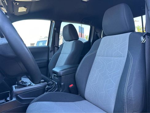 Used 2022 Toyota Tacoma TRD Off-Road image 7