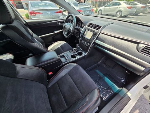Used 2016 Toyota Camry XSE w/ Moonroof Package FWD image 18