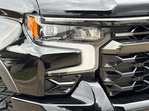 Used 2022 Chevrolet Silverado 1500 ZR2 w/ Technology Package AWD/4WD image 4