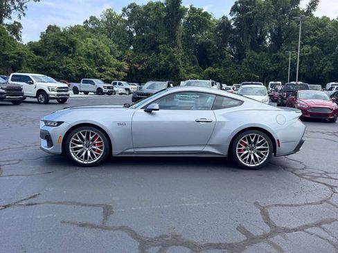 Used 2025 Ford Mustang GT Premium RWD image 5