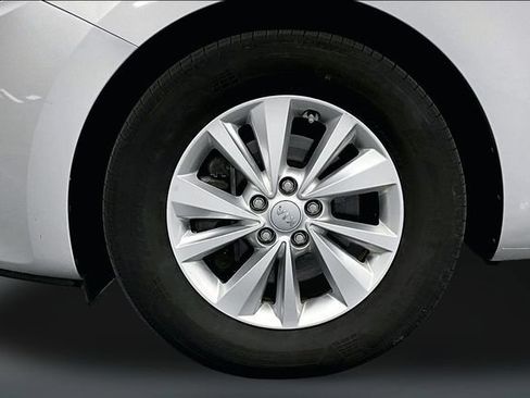 Used 2016 Kia Sedona L FWD image 31