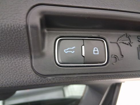 Used 2023 Ford Explorer Limited image 31