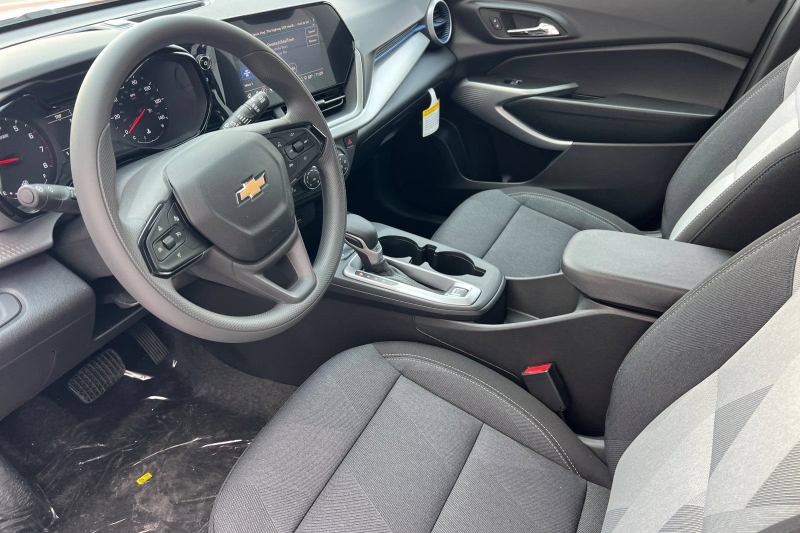 New 2026 Chevrolet Trax LS w/ LS Convenience Package FWD image 7
