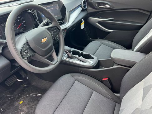 New 2026 Chevrolet Trax LS w/ LS Convenience Package FWD image 7