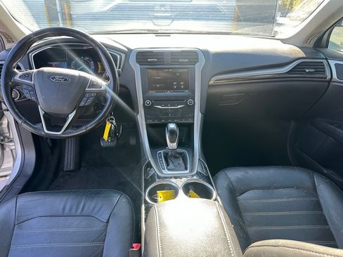 Used 2013 Ford Fusion SE FWD image 9