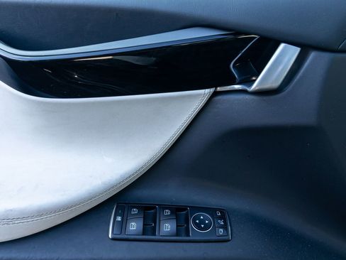 Used 2018 Tesla Model X 75D image 21