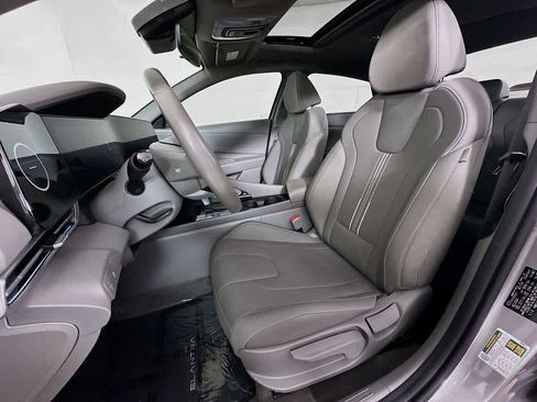 Used 2025 Hyundai Elantra SEL image 12