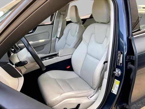 Used 2019 Volvo S60 T6 Momentum w/ Multimedia Package AWD/4WD image 8