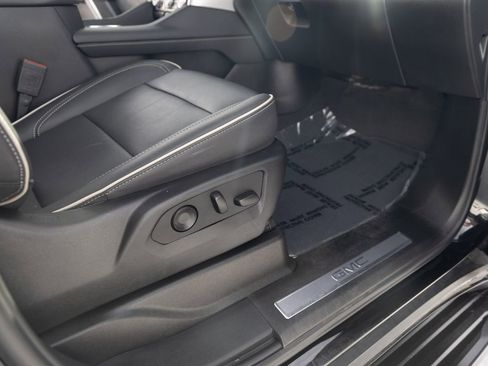 Used 2024 GMC Yukon XL SLT image 28