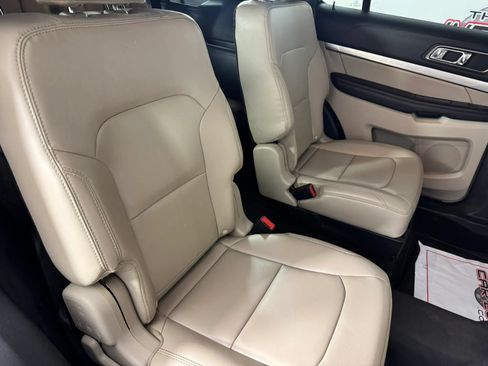 Used 2019 Ford Explorer XLT w/ Equipment Group 202A AWD/4WD image 37