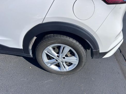 Used 2022 Nissan Kicks S image 6