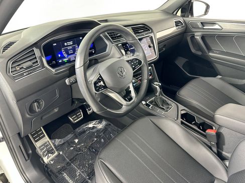 Used 2022 Volkswagen Tiguan SE R-Line image 9