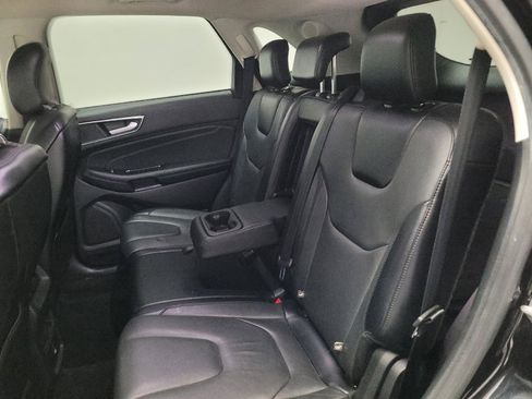 Used 2018 Ford Edge Titanium FWD image 18
