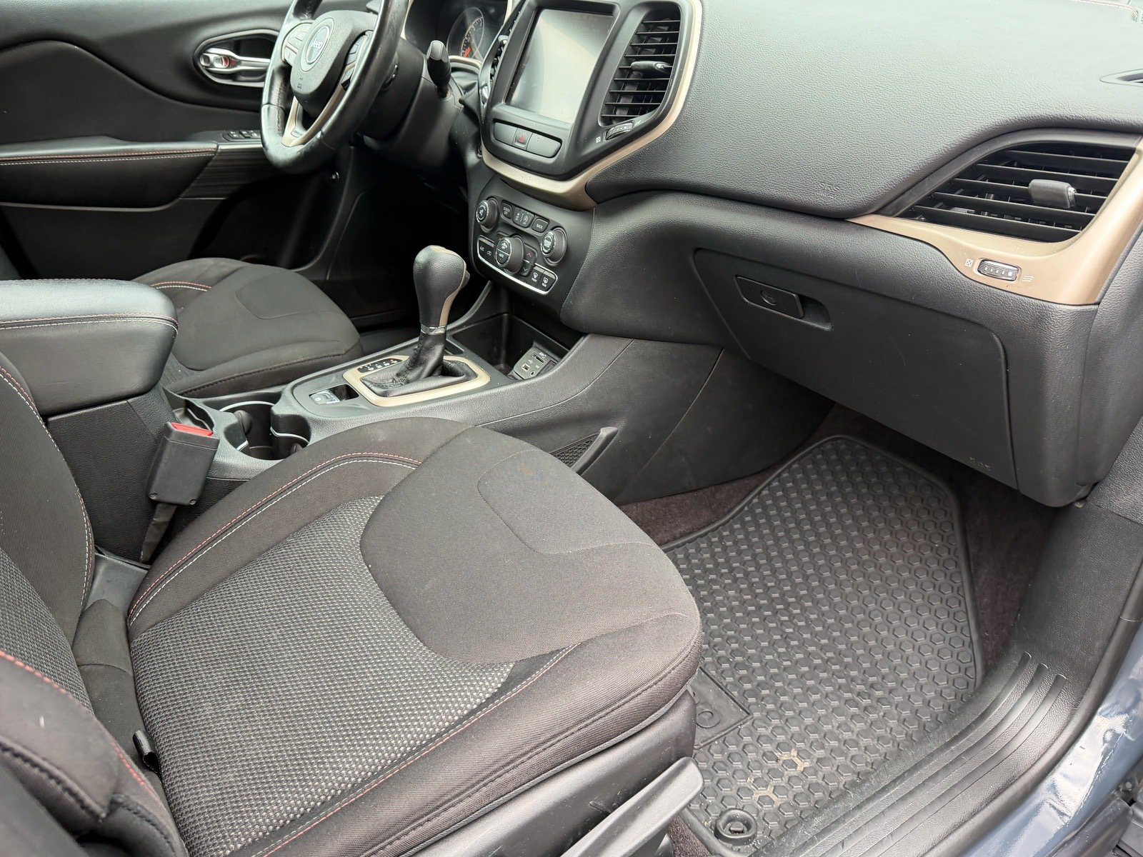 Used 2016 Jeep Cherokee 75th Anniversary FWD image 14