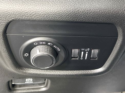 Used 2023 Jeep Grand Cherokee Laredo w/ Luxury Tech Group I image 10