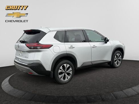 Used 2022 Nissan Rogue SV image 5