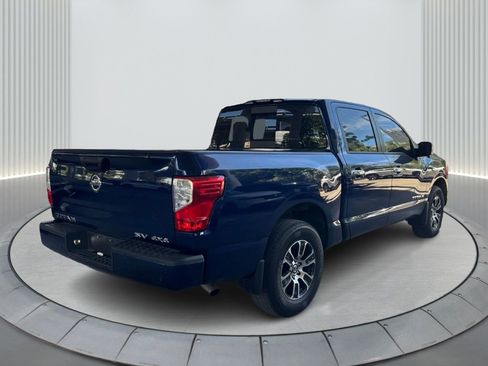 Used 2021 Nissan Titan SV w/ SV Convenience Package image 6