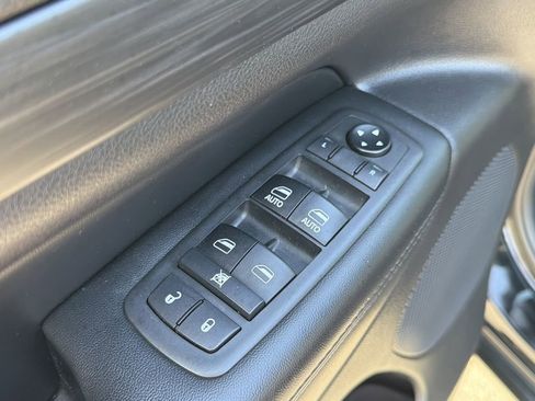 Used 2019 Jeep Grand Cherokee Altitude image 24