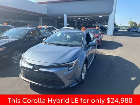 Used 2025 Toyota Corolla LE w/ LE Premium Package FWD image 5