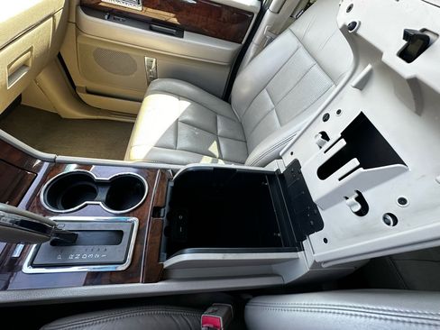 Used 2012 Lincoln Navigator 2WD image 37