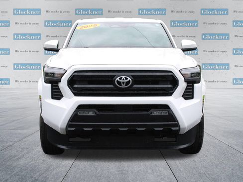 Used 2025 Toyota Tacoma SR5 AWD/4WD image 2