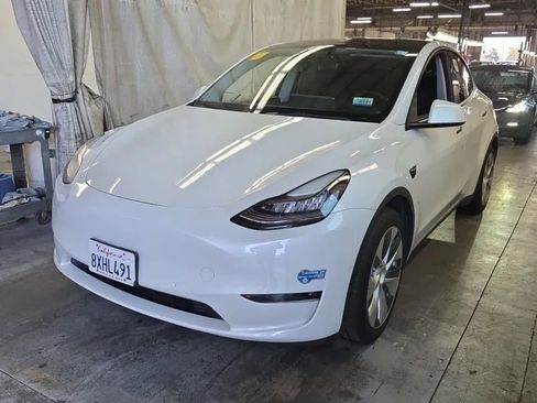 Used 2021 Tesla Model Y Long Range AWD/4WD image 1