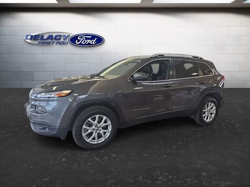 Used 2018 Jeep Cherokee Latitude Plus w/ Cold Weather Group image 2