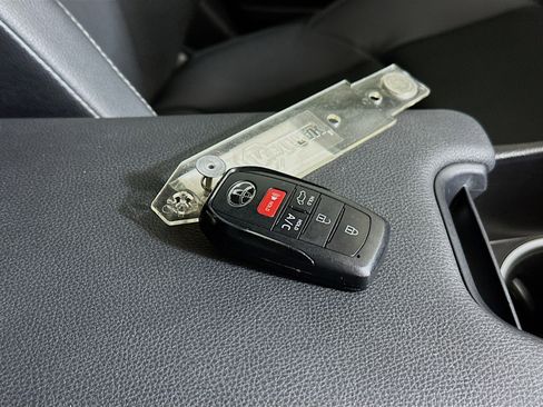 Used 2024 Toyota bZ4X Limited image 32