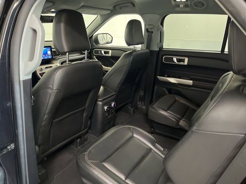 Used 2022 Ford Explorer XLT w/ Equipment Group 202A AWD/4WD image 26