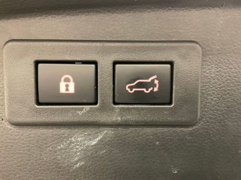 Used 2023 Subaru Outback Premium image 30