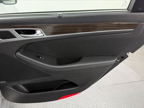 Used 2015 Hyundai Genesis 5.0 RWD image 19