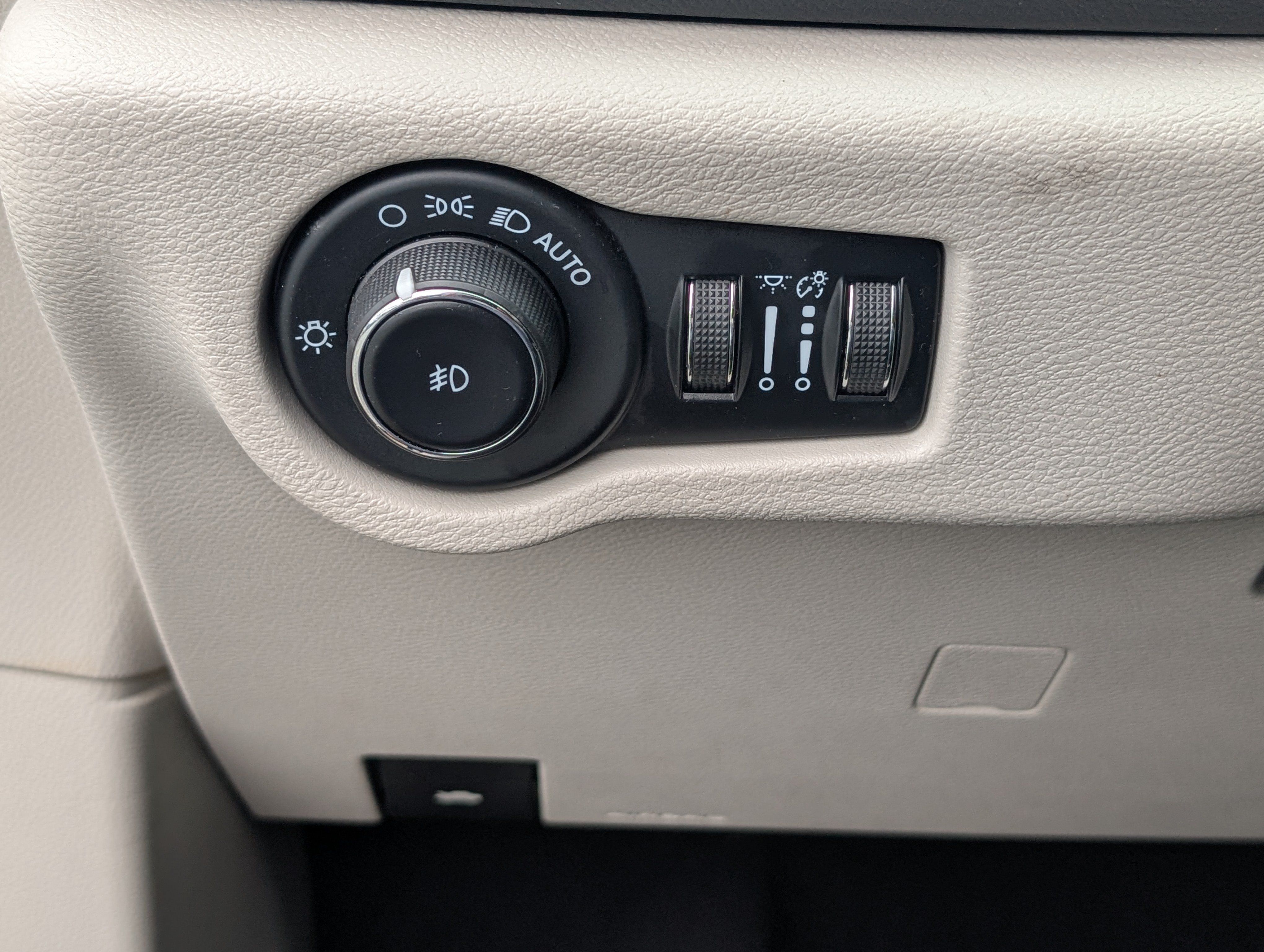 Used 2023 Chrysler Pacifica Touring-L FWD image 21